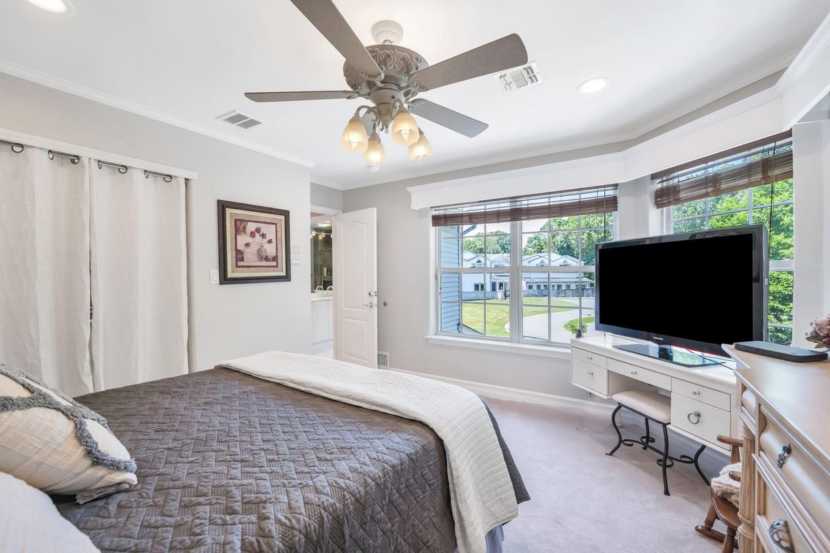 Bedroom, Home Office, Interior, Recessed Lighting, Water