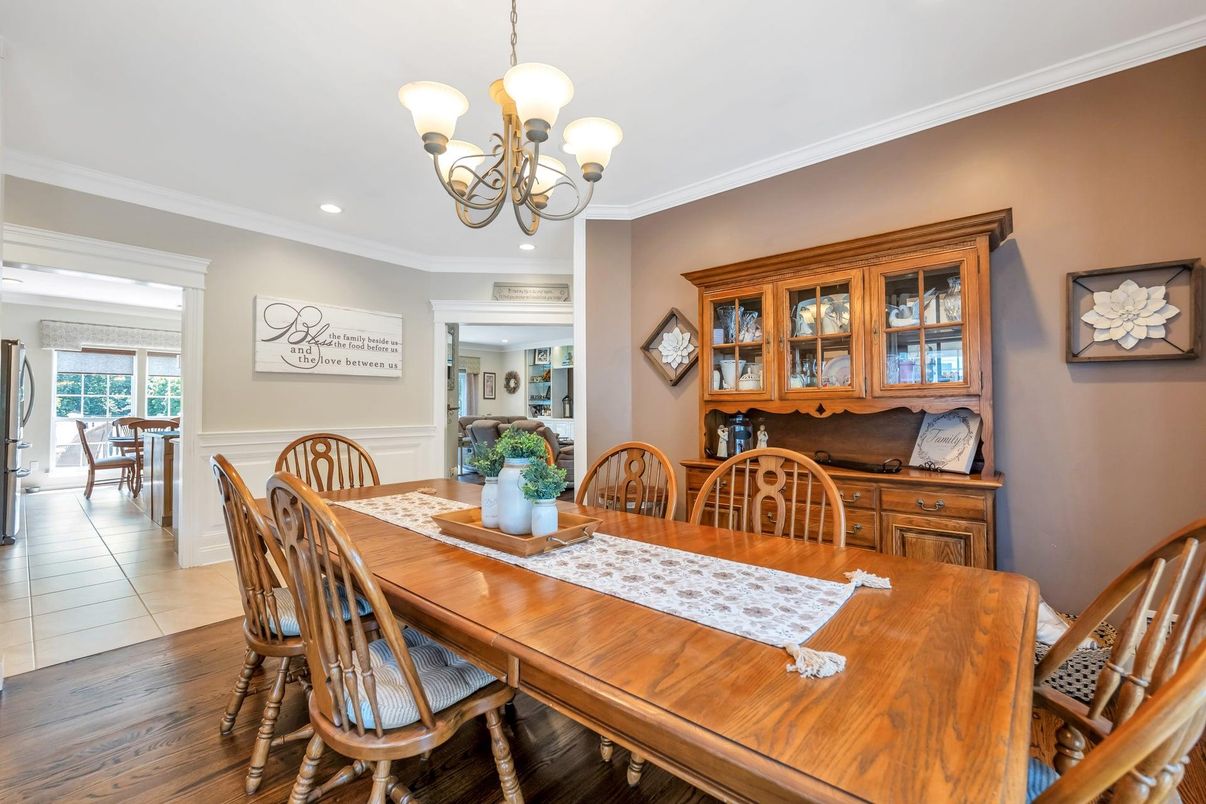 Chandelier, Dining room, Interior, Recessed Lighting, Wood Texture Flooring