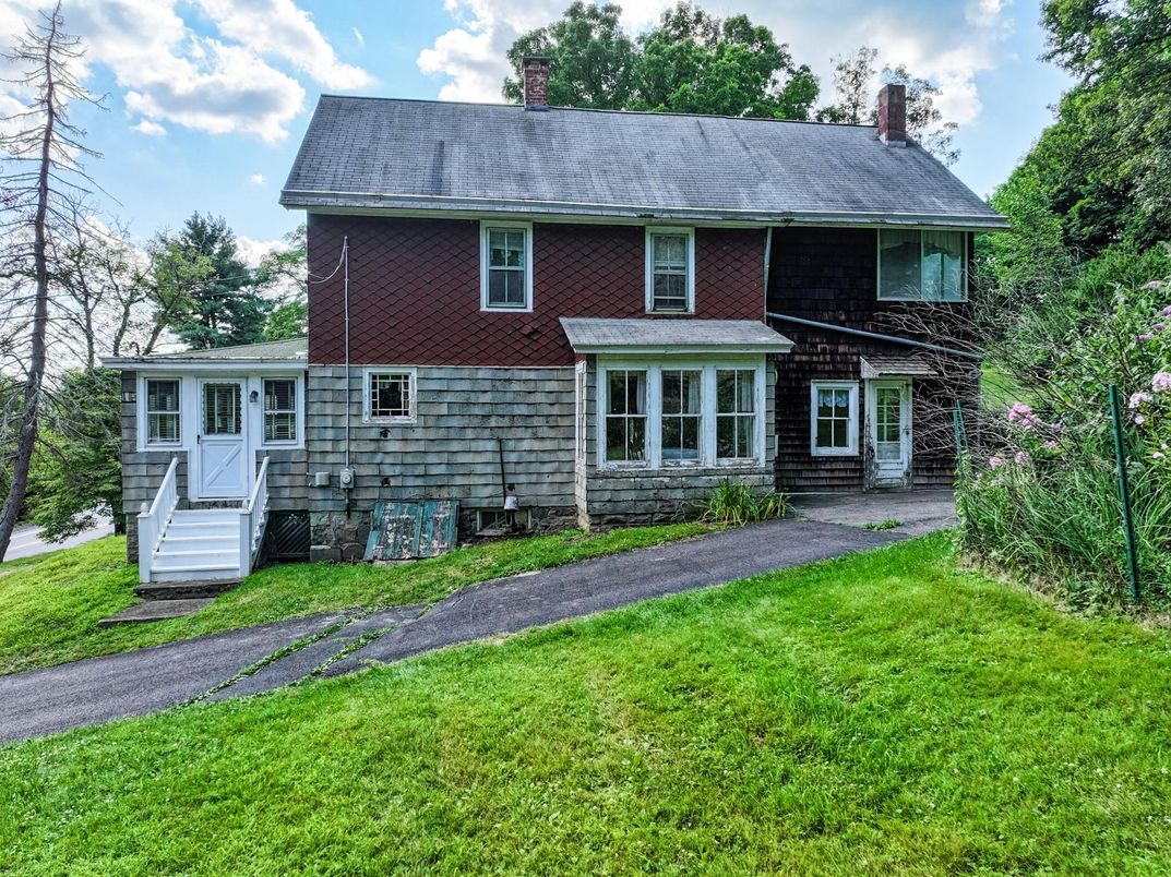 Exterior, Facade, Cape Cod