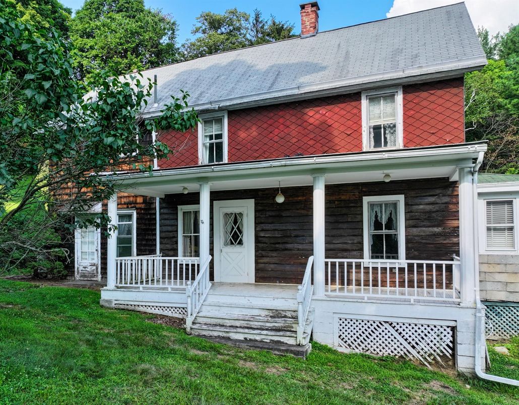 Exterior, Facade, American Foursquare