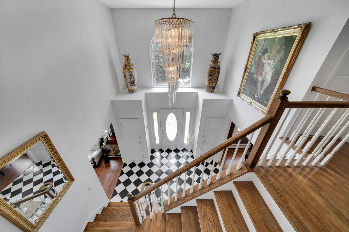 Chandelier, Interior