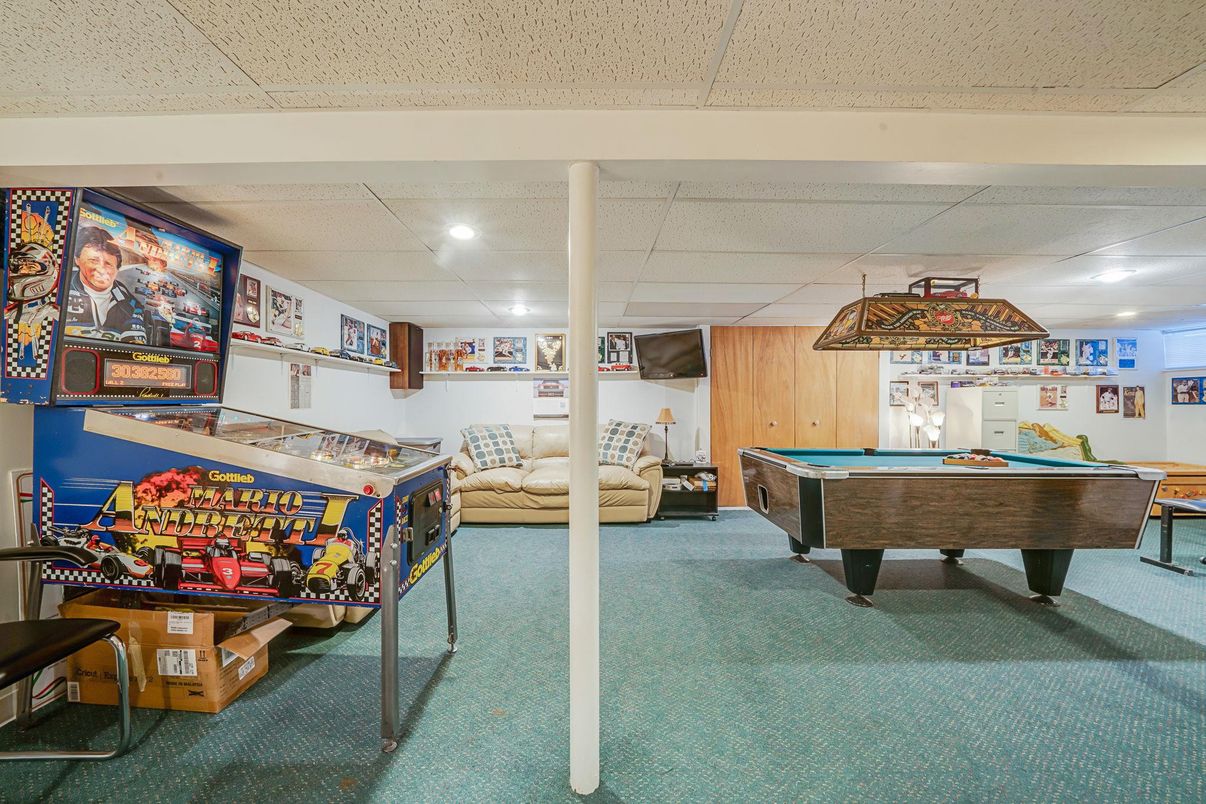 Billiard Table, Game Room, Interior, Recessed Lighting