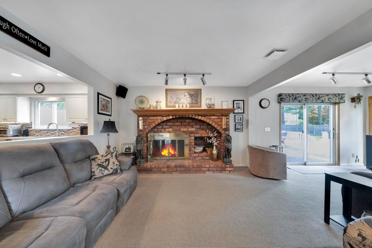 Fireplace, Interior, Living room, Recessed Lighting