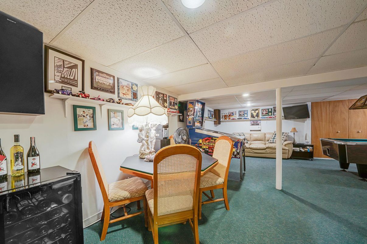 Dining room, Interior, Recessed Lighting