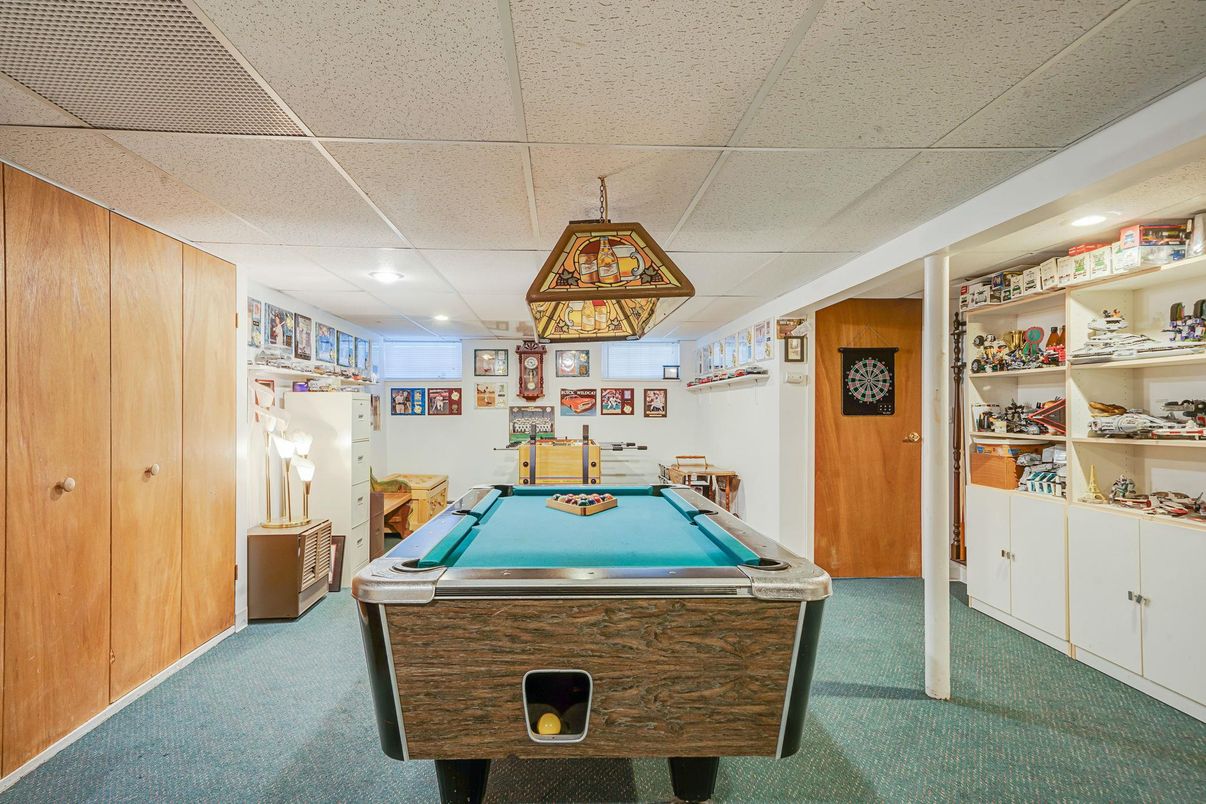Billiard Table, Game Room, Interior, Recessed Lighting