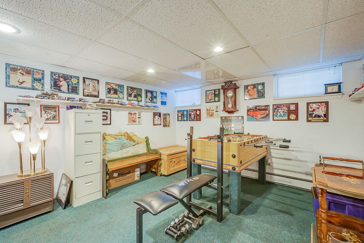 Game Room, Interior, Recessed Lighting