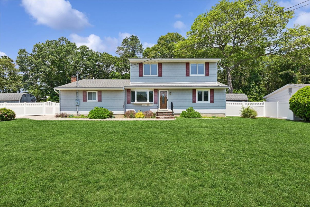 Backyard, Exterior, Facade, Split Level