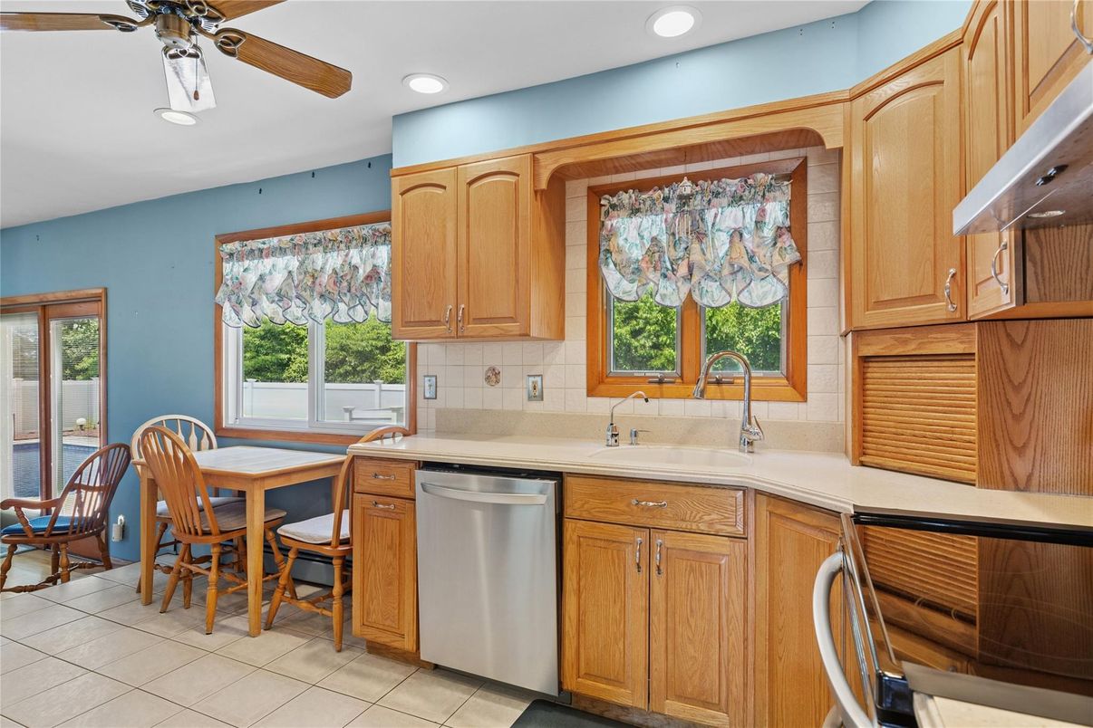 Dining room, Interior, Kitchen, Recessed Lighting