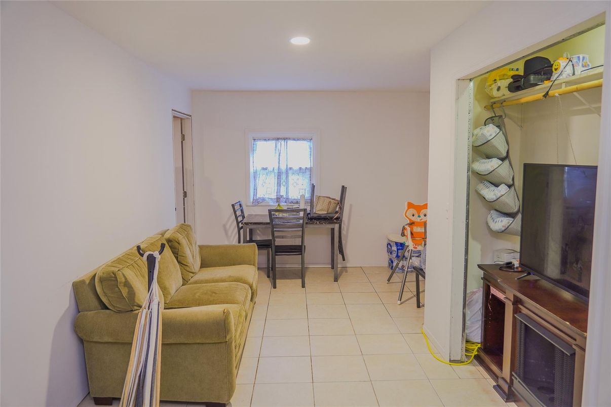 Dining room, Interior, Recessed Lighting