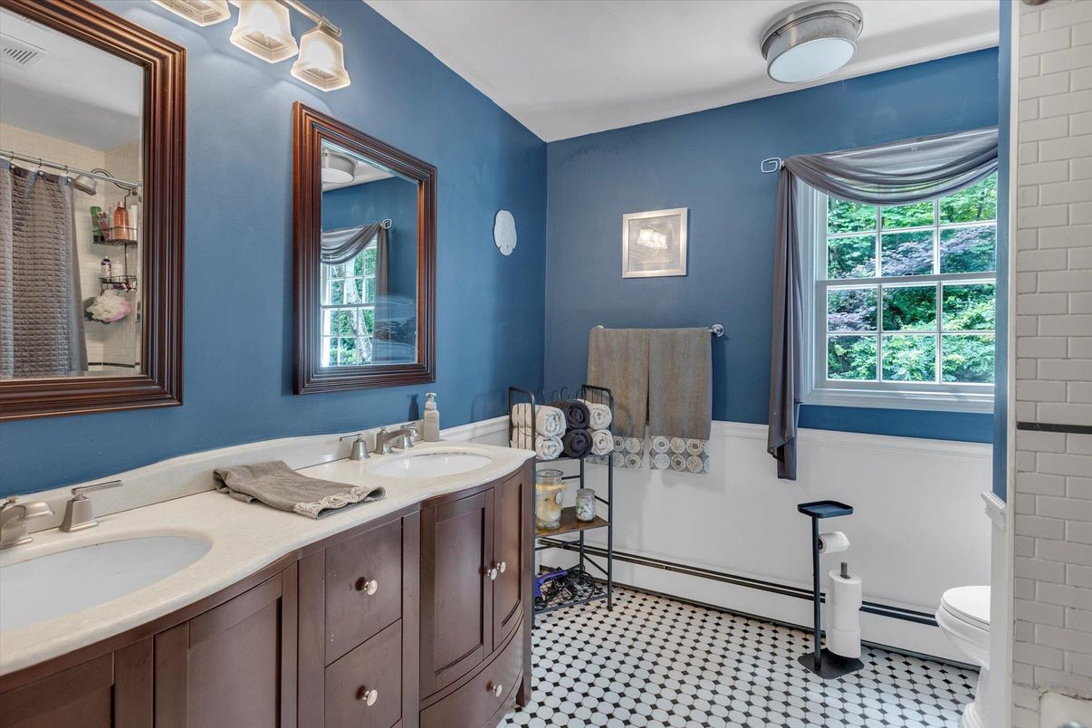 Bathroom, Dual Sink Vanities, Interior
