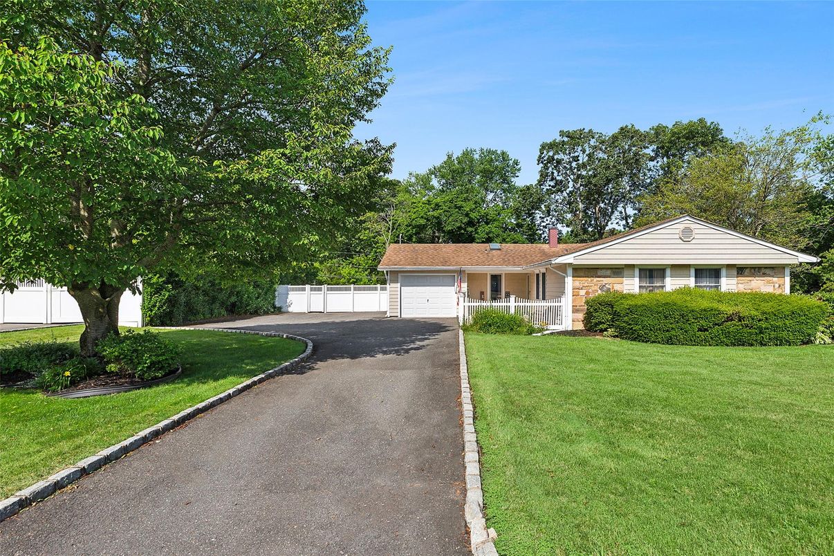 Attached, Backyard, Exterior, Facade, Brick Facade, Ranch