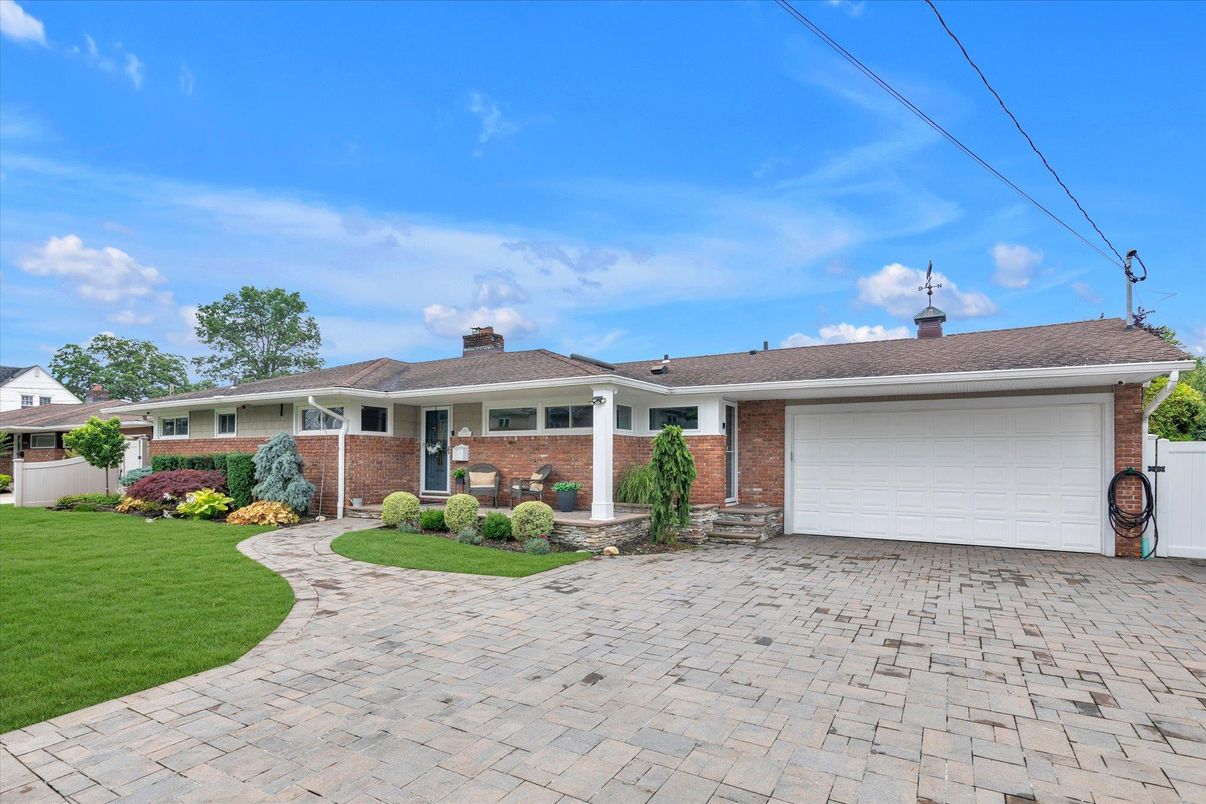 Attached, Exterior, Facade, Brick Facade, Ranch