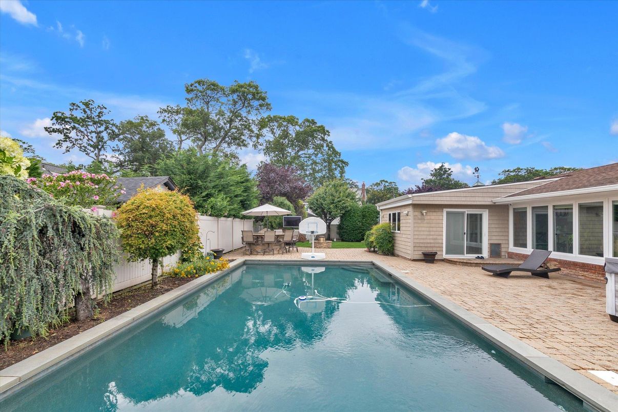Exterior, Pool