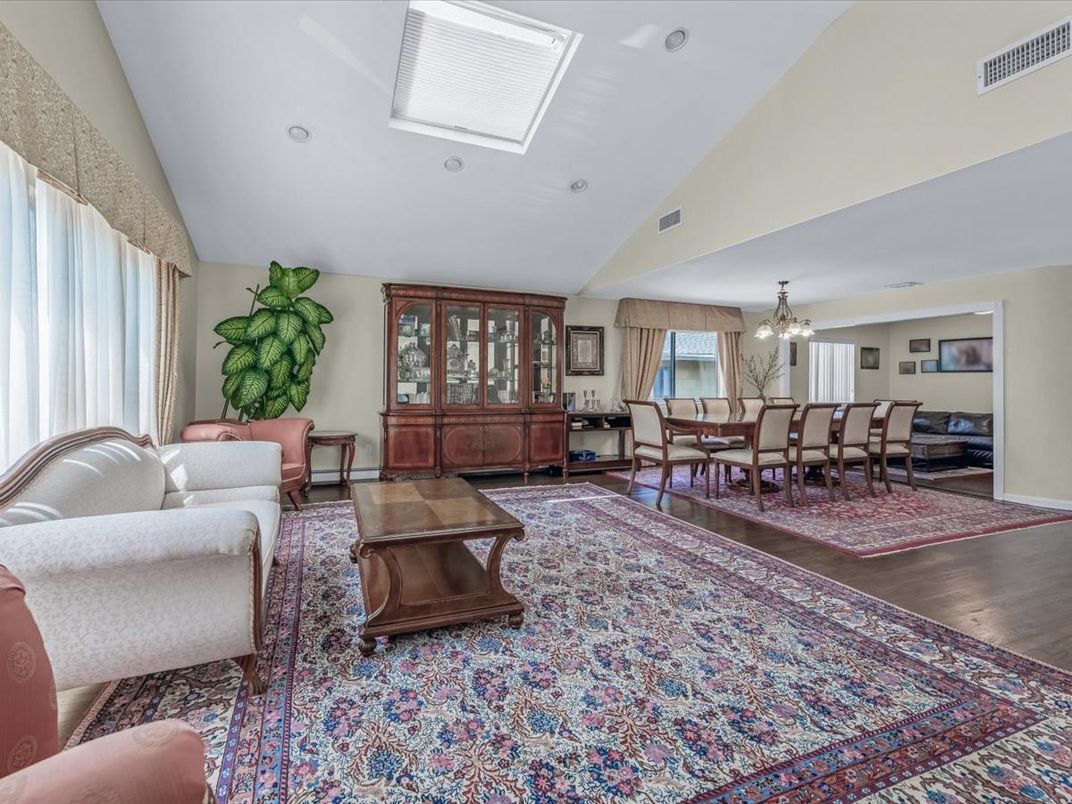 Chandelier, Dining room, Interior, Recessed Lighting, Wood Texture Flooring