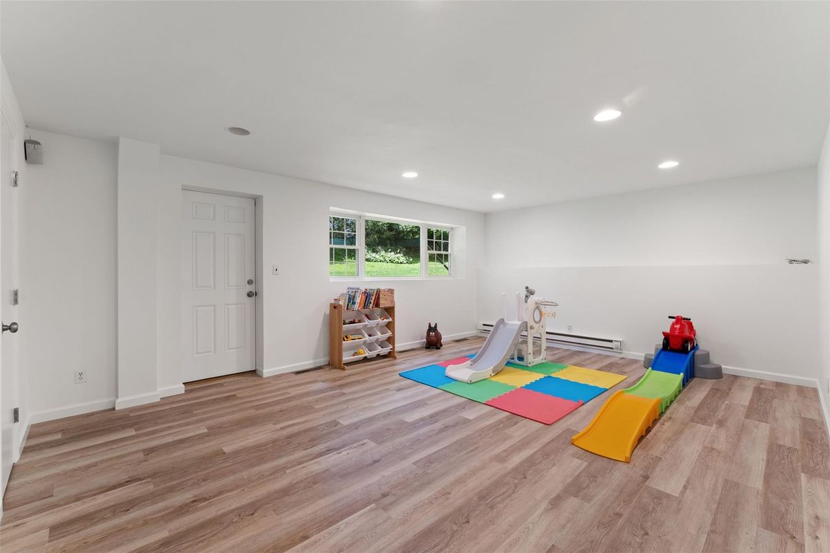 Interior, Recessed Lighting, Wood Texture Flooring