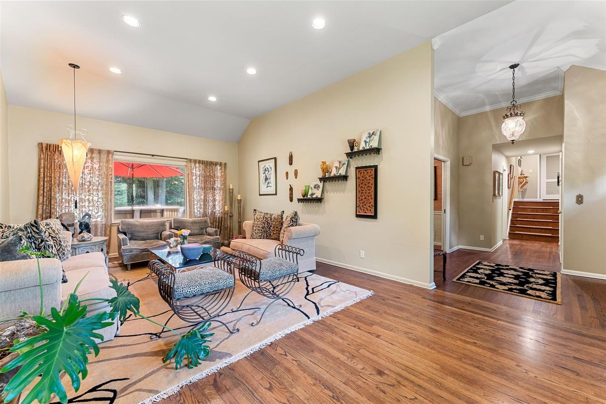 Interior, Living room, Pendant Lights, Recessed Lighting, Wood Texture Flooring