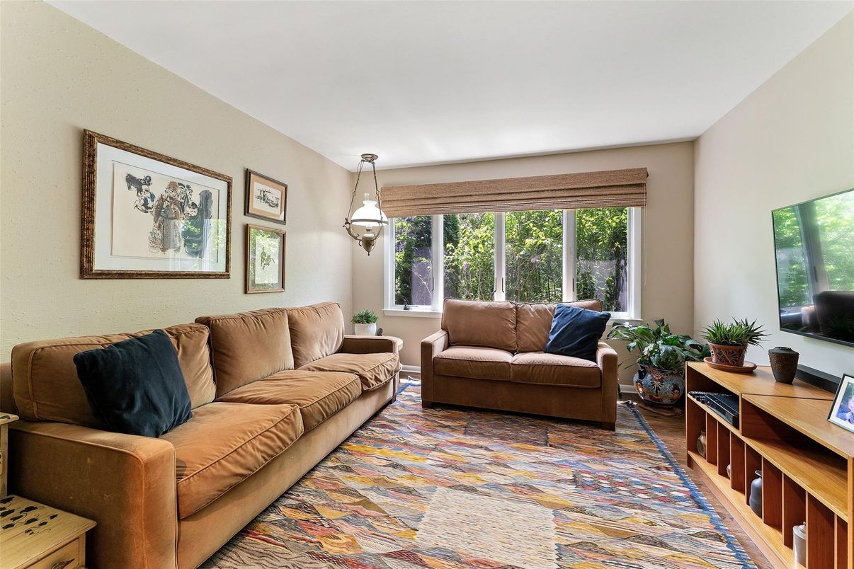 Interior, Living room, Pendant Lights
