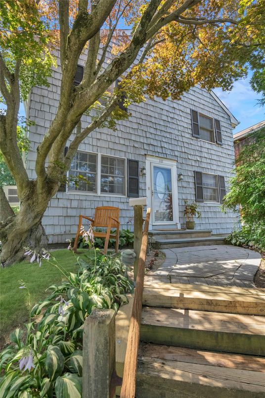 Exterior, Facade, Cape Cod