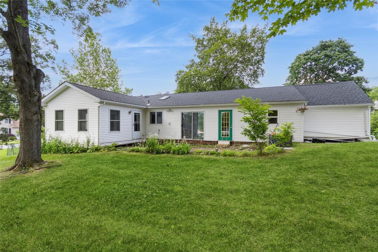 Backyard, Exterior, Facade, Ranch