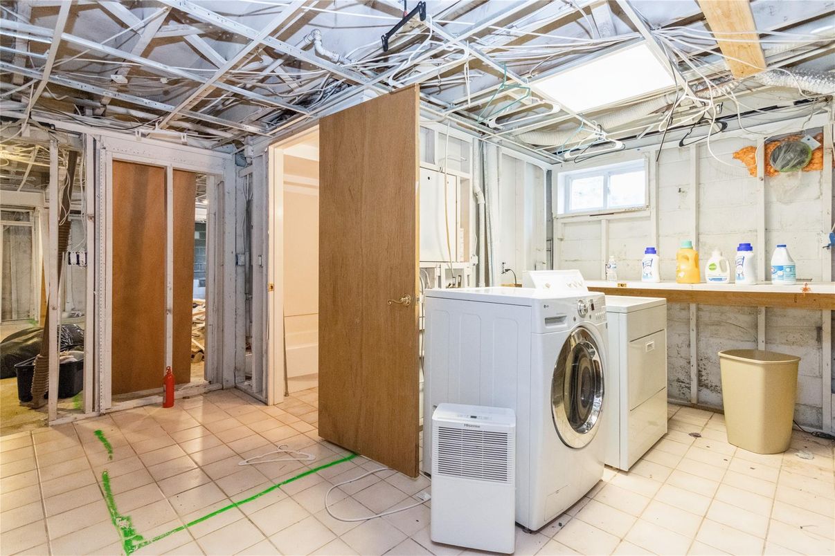 Interior, Washer