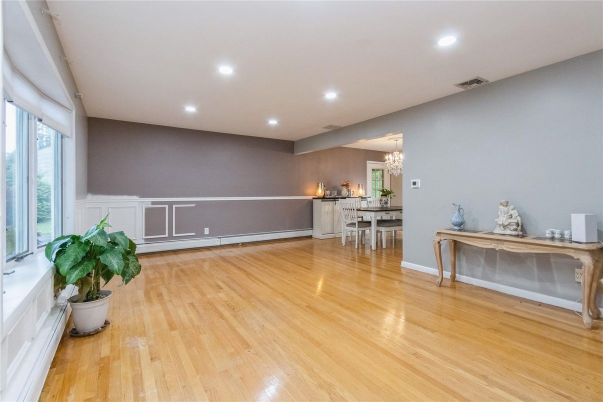 Chandelier, Dining room, Interior, Recessed Lighting, Wood Texture Flooring