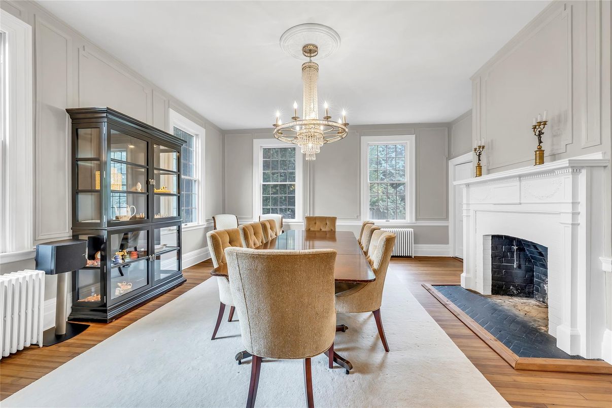 Chandelier, Dining room, Fireplace, Interior, Wood Texture Flooring