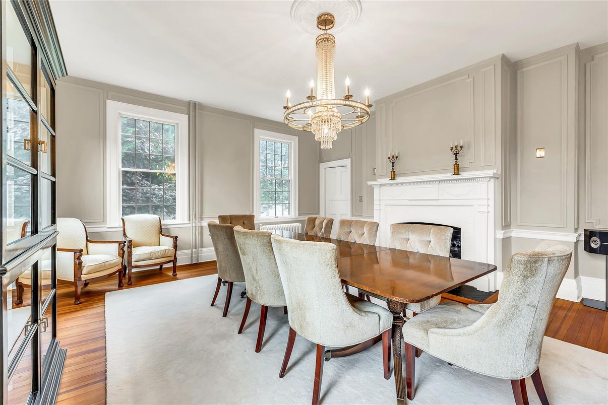 Chandelier, Dining room, Fireplace, Interior, Wood Texture Flooring