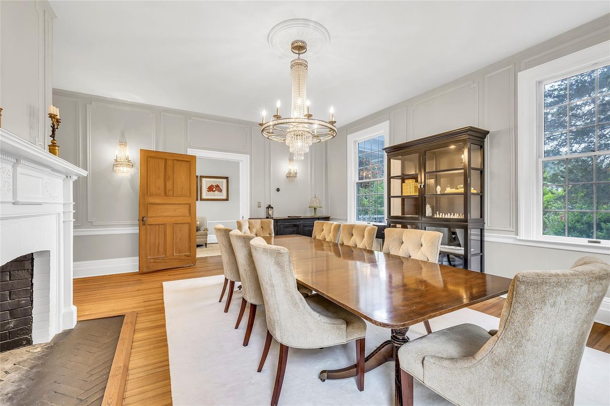 Chandelier, Dining room, Fireplace, Interior, Wood Texture Flooring