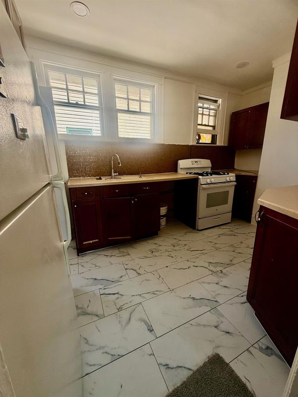 Interior, Kitchen, Marble, Recessed Lighting