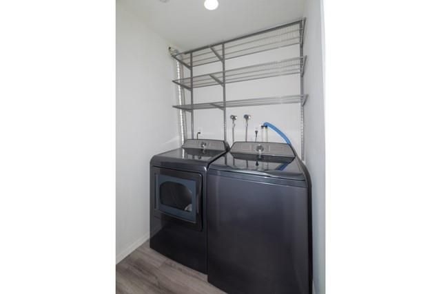 Interior, Recessed Lighting, Washer, Wood Texture Flooring