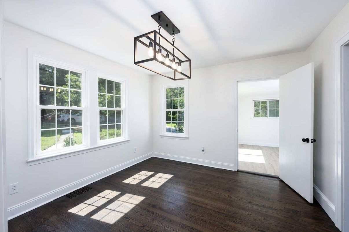 Empty room, Interior, Pendant Lights, Wood Texture Flooring