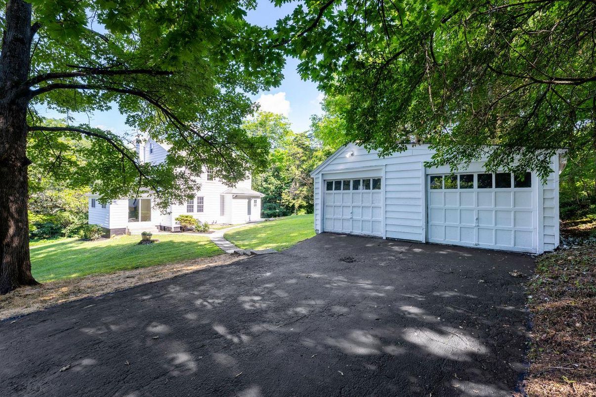 Detached Garage, Exterior