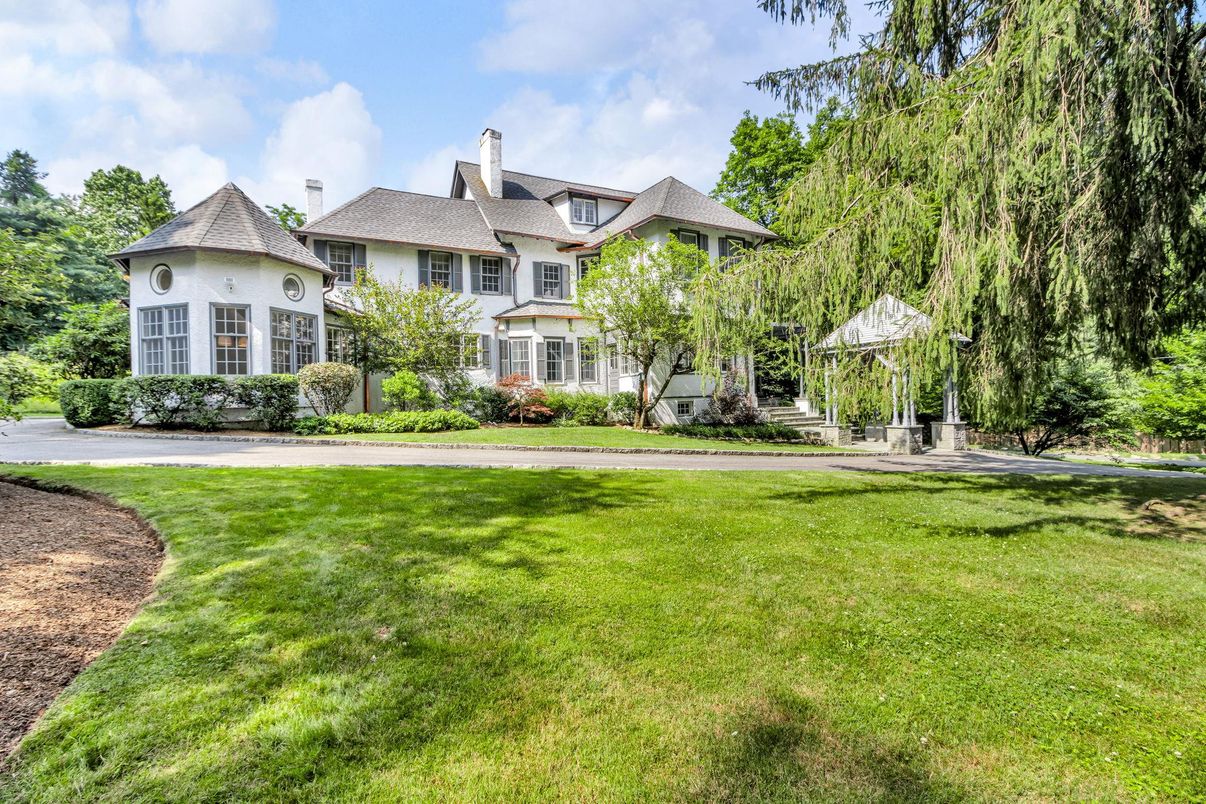 Backyard, Exterior, Facade, French Provincial