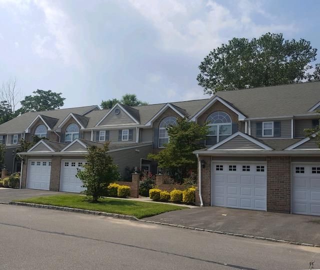 Attached, Exterior, Facade, Rowhouse