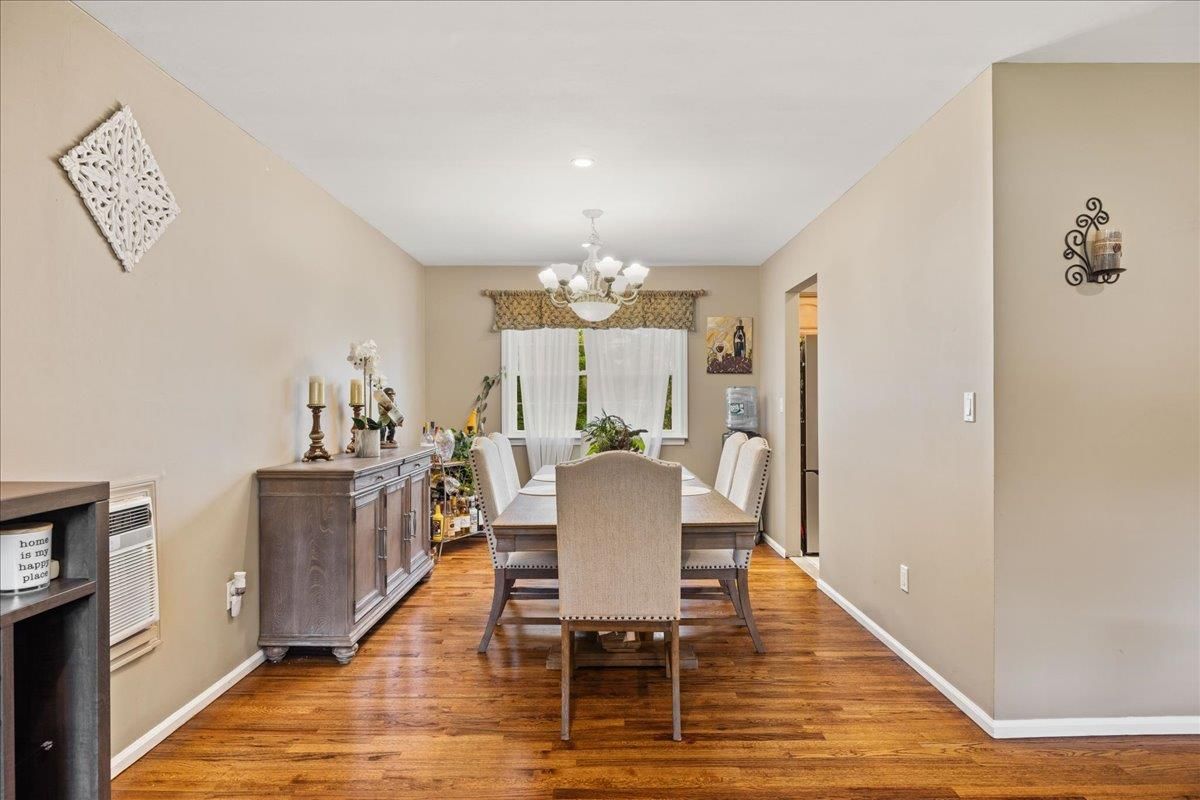 Chandelier, Dining room, Interior, Recessed Lighting, Wood Texture Flooring