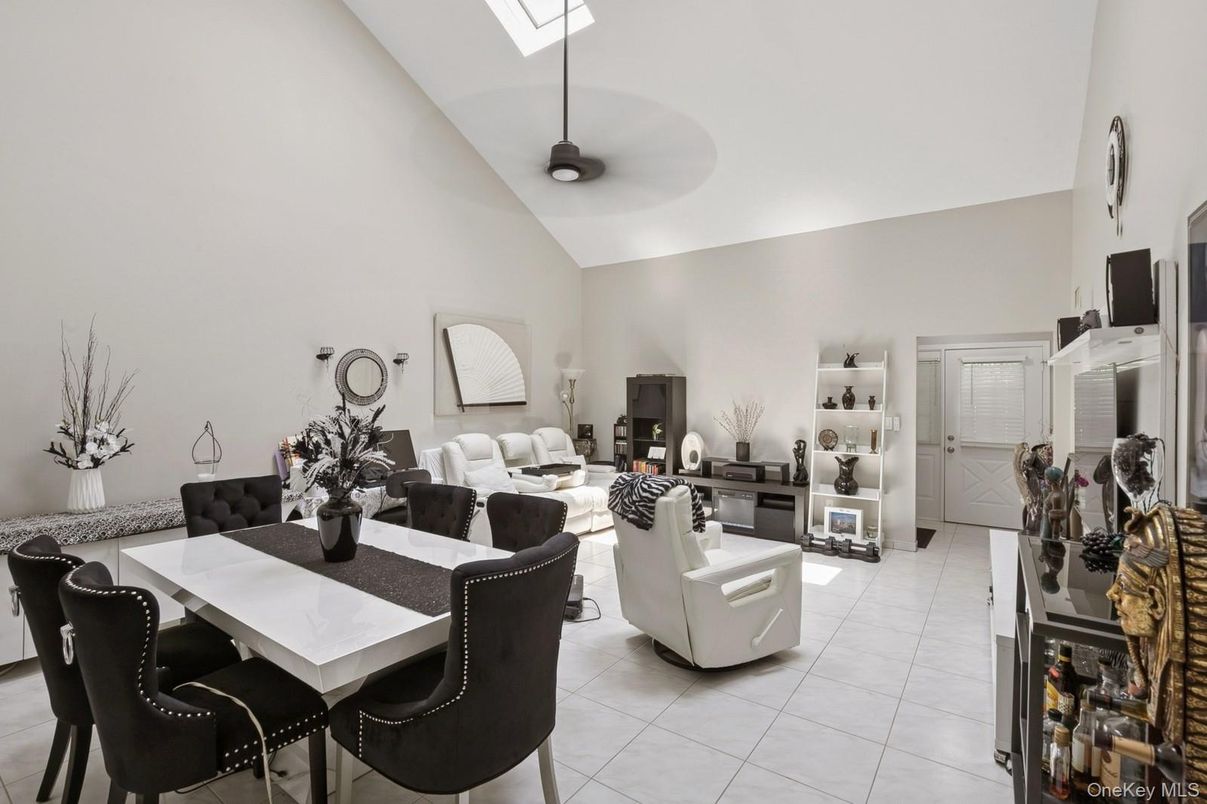 Dining room, Interior, Living room, Pendant Lights