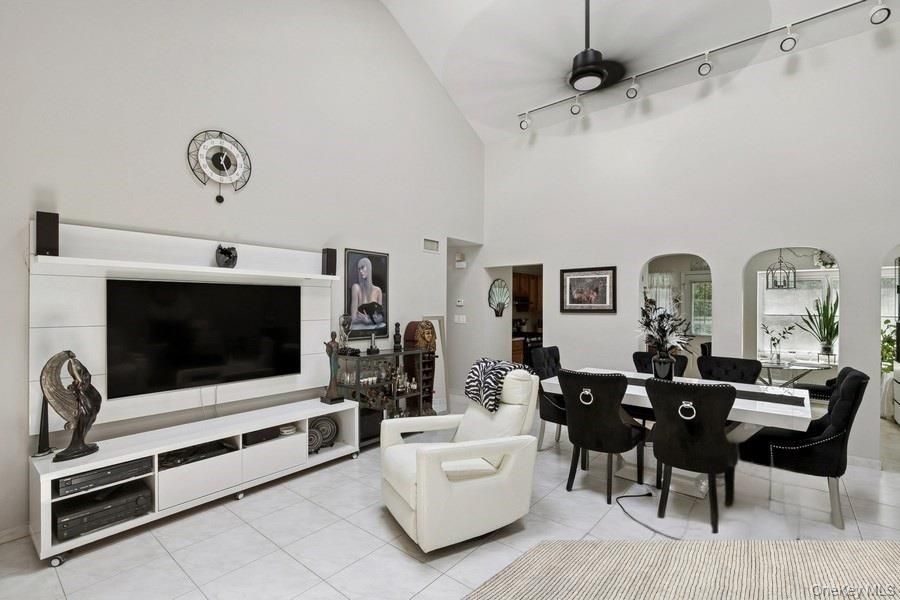 Dining room, Interior