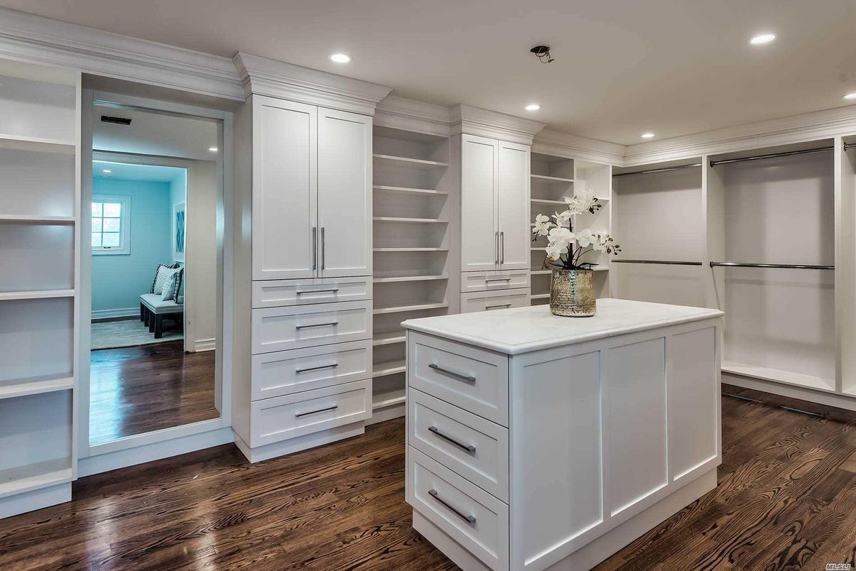 Interior, Recessed Lighting, Walk-in Closets, Wood Texture Flooring