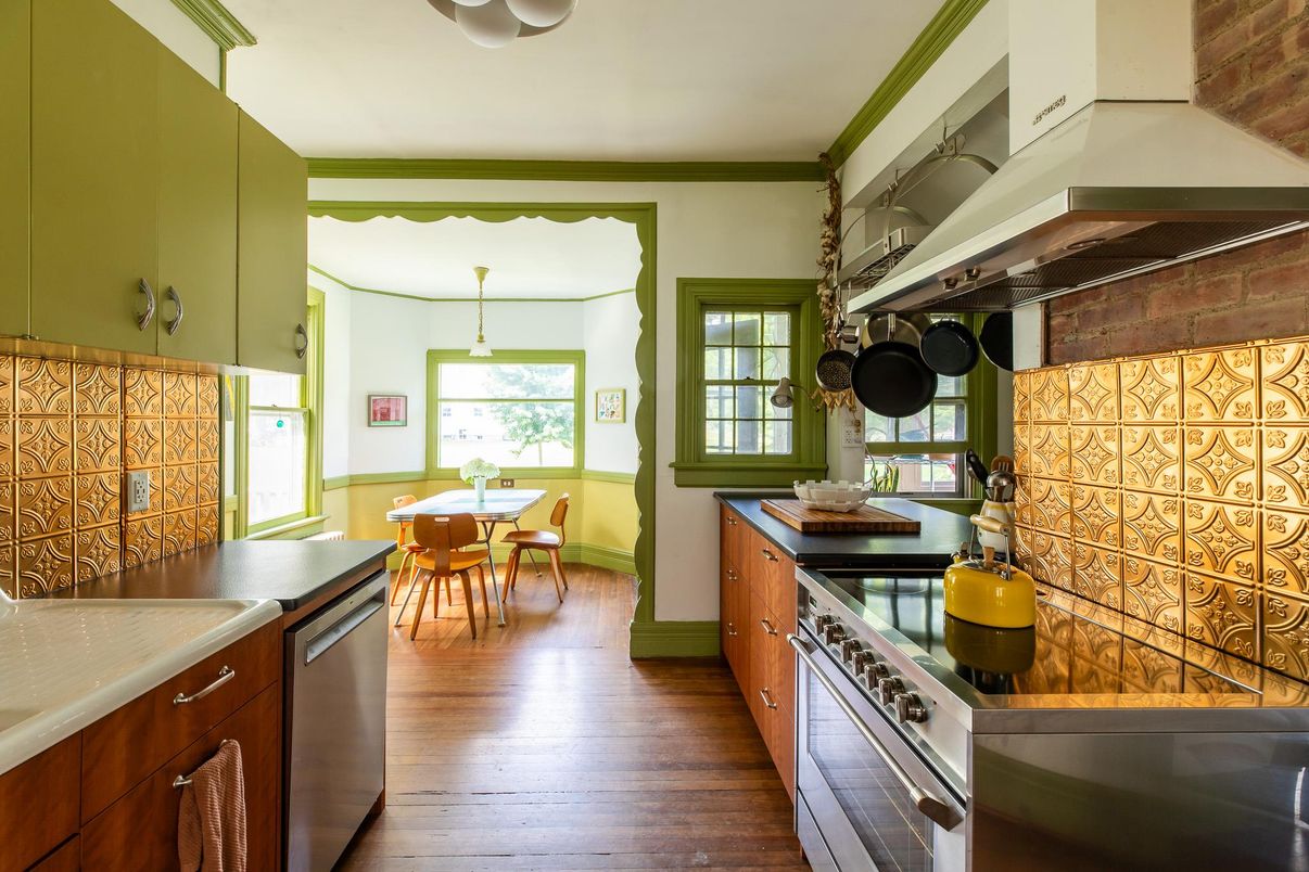 Dining room, Interior, Kitchen, Pendant Lights, Stainless Steel Appliances, Wood Texture Flooring