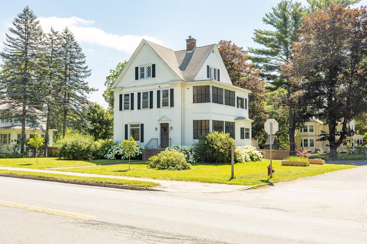 Exterior, Facade, Farmhouse