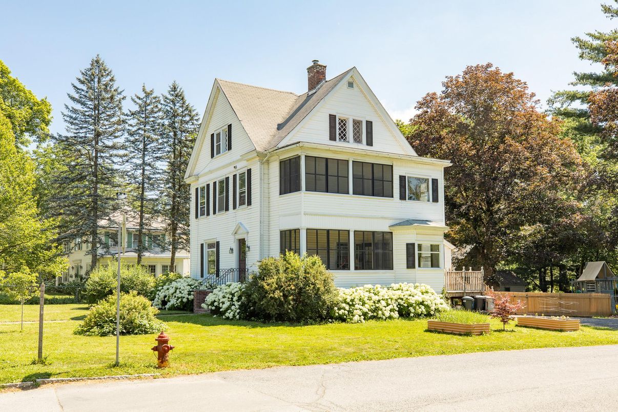 Backyard, Exterior, Facade, Queen Anne Victorian