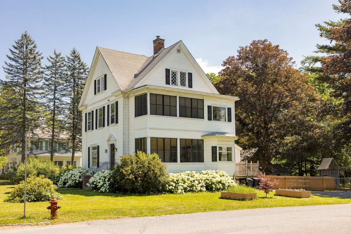 Backyard, Exterior, Facade, Queen Anne Victorian