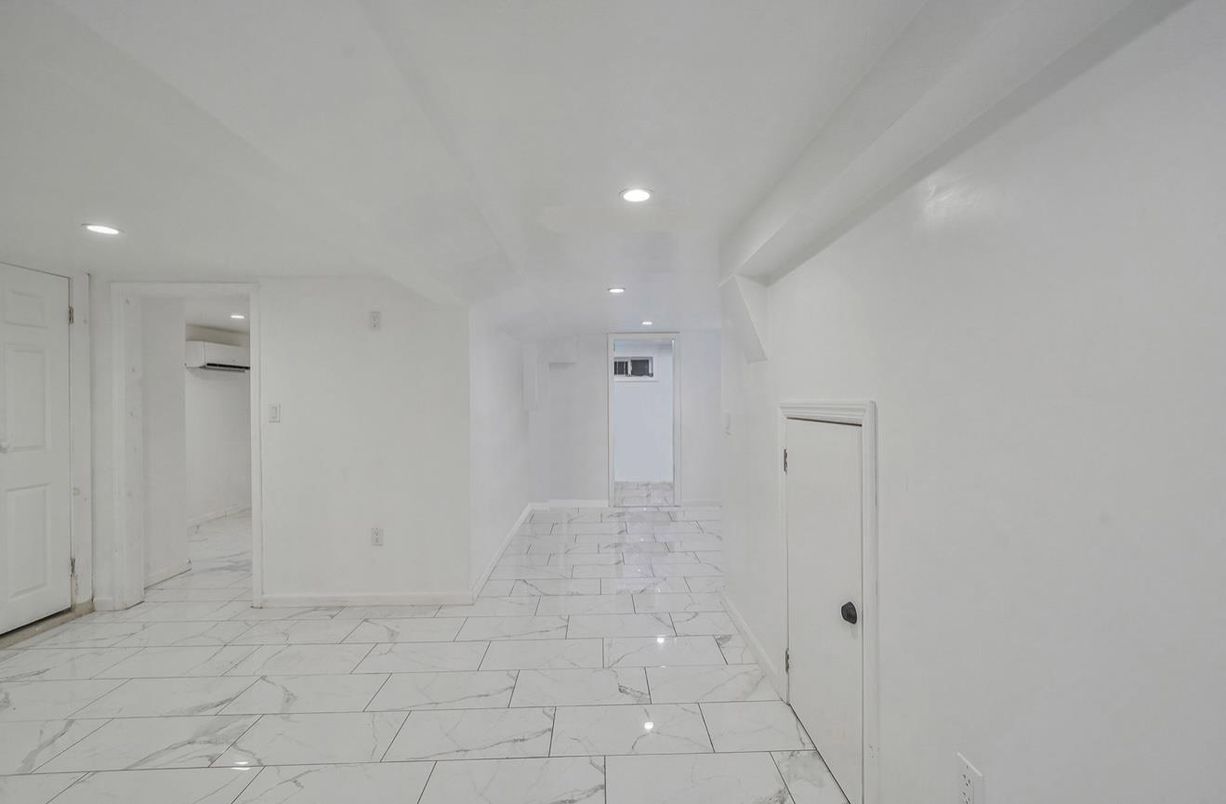 Empty room, Interior, Marble, Recessed Lighting