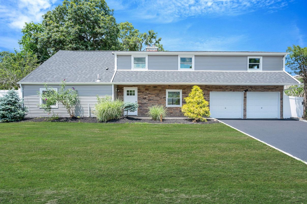 Attached, Exterior, Facade, Brick Facade, Ranch
