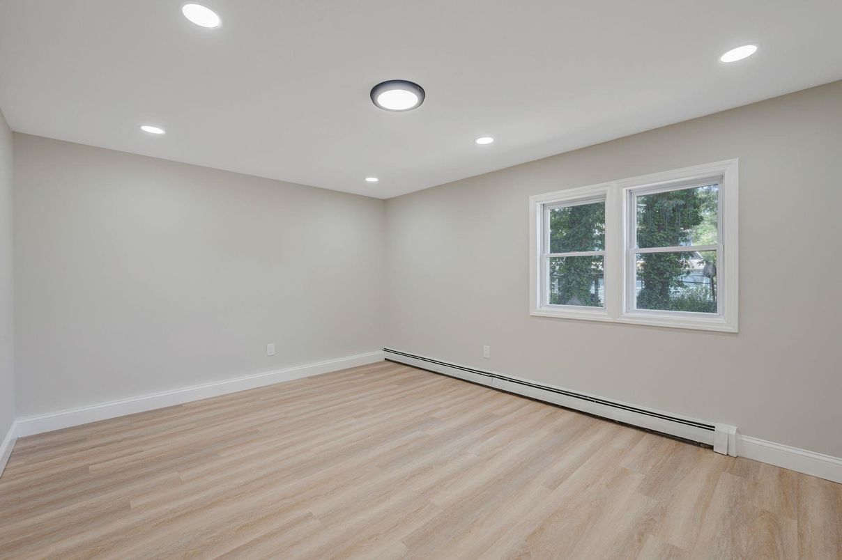 Empty room, Interior, Recessed Lighting, Wood Texture Flooring