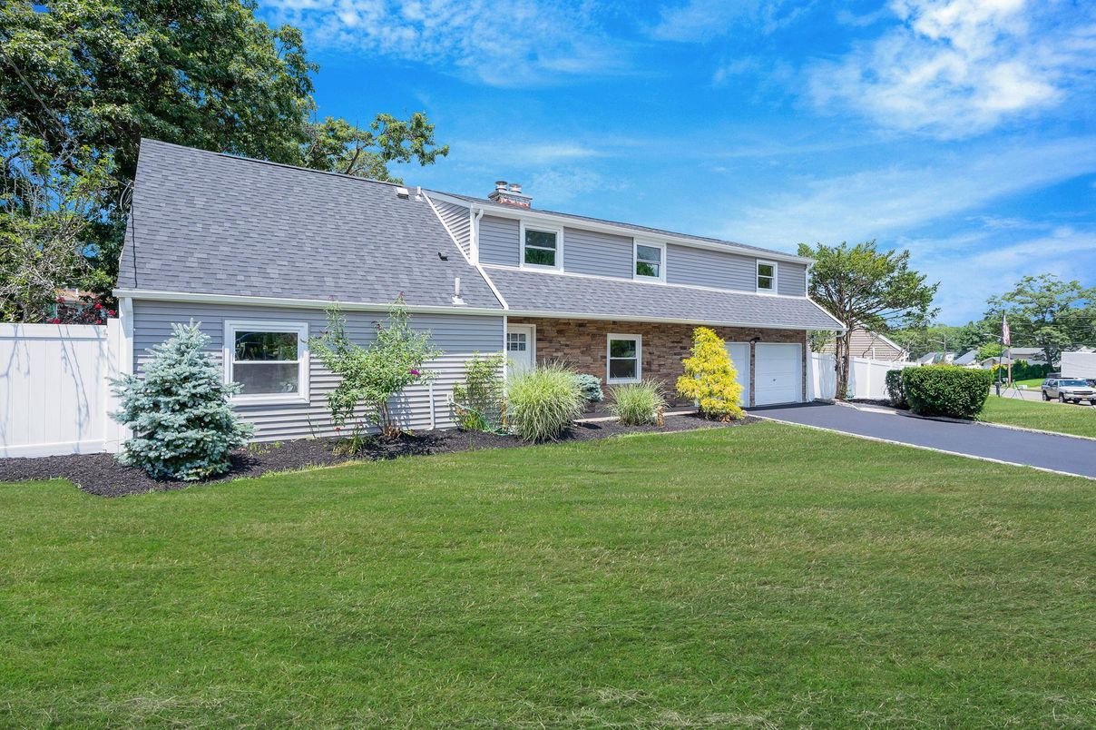 Attached, Exterior, Facade, Brick Facade, Cape Cod