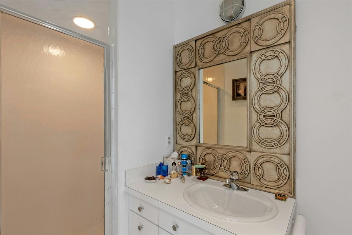 Bathroom, Interior, Recessed Lighting