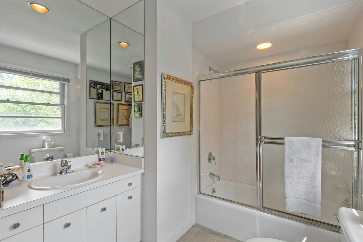 Bathroom, Glass Shower, Interior, Pendant Lights, Recessed Lighting