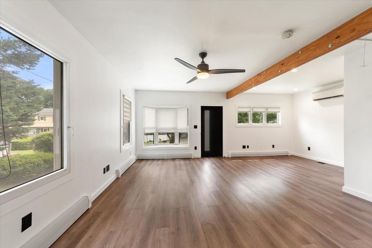 Empty room, Interior, Recessed Lighting, Wooden Beams, Wood Texture Flooring