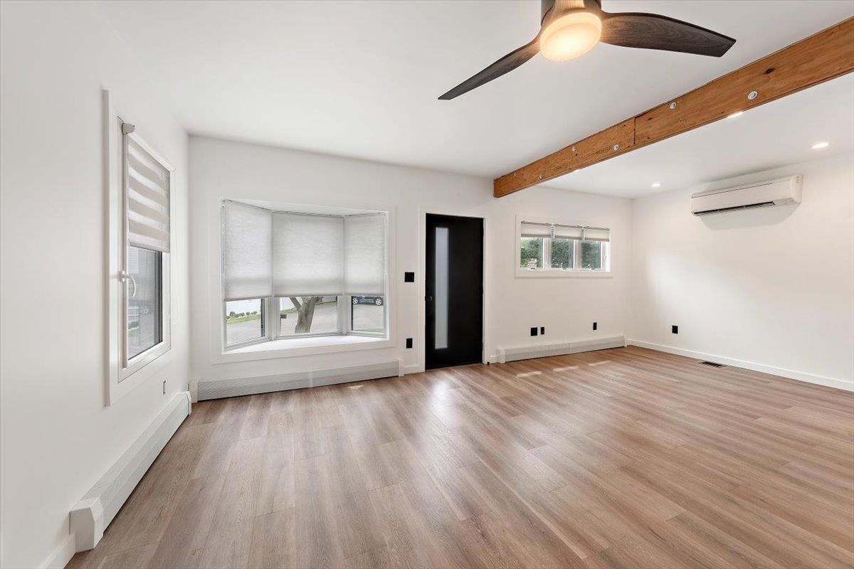 Empty room, Interior, Recessed Lighting, Wooden Beams, Wood Texture Flooring